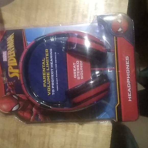 Spider-Man Headphones & Sucks Kids - Picture 7 of 7